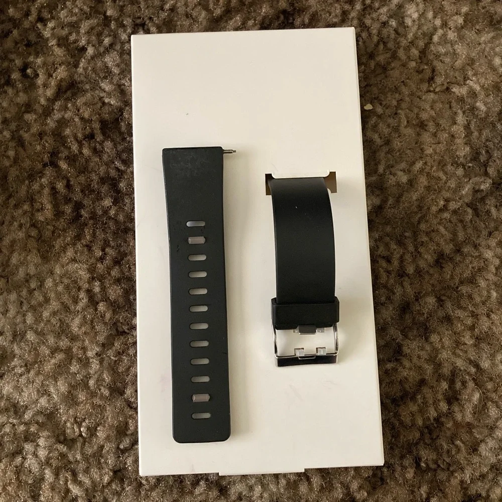 Rose Gold Fitbit Versa with Accessories all in excellent condition